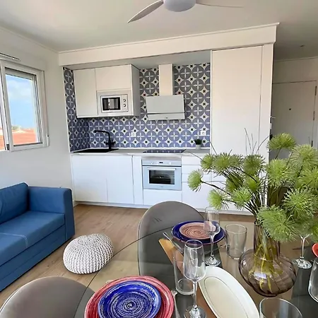 Charming Flat 500 Metres From The Beaches *