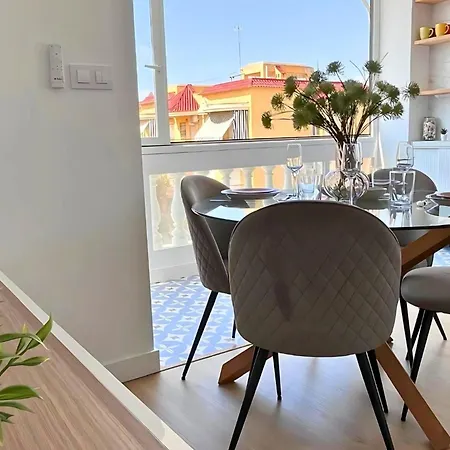 Charming Flat 500 Metres From The Beaches شقة